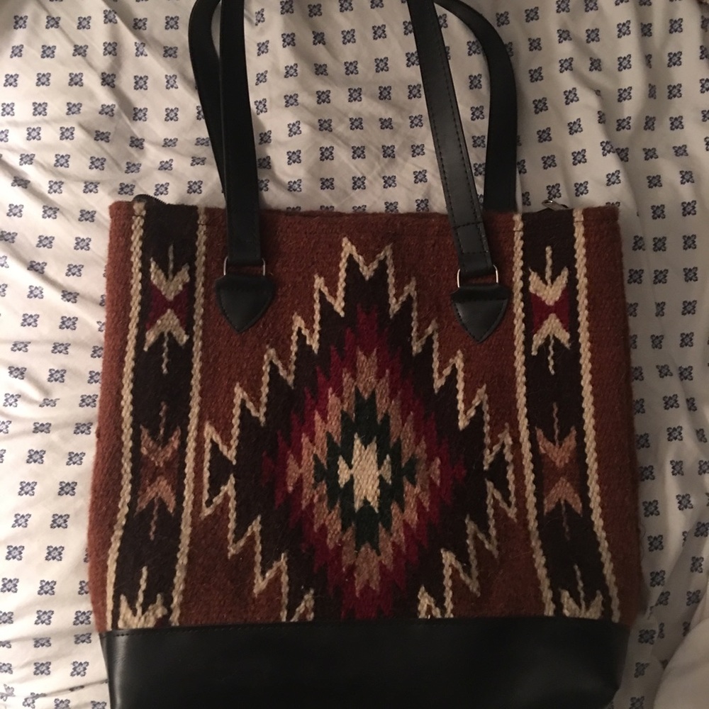 Adorable Aztec print purse! 😍